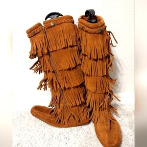 Brand New MINNETONKA 5 Layer Fringe Boots